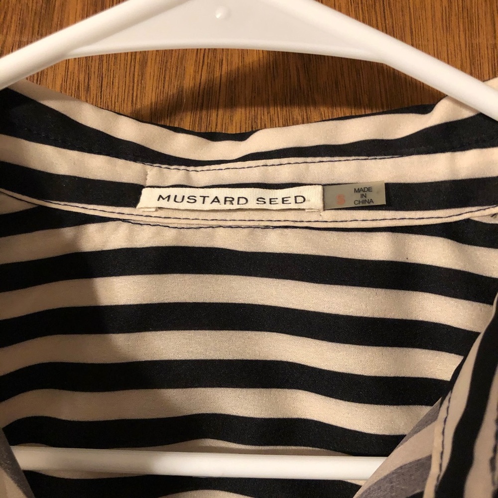 Small ladies top in great condition wore once.